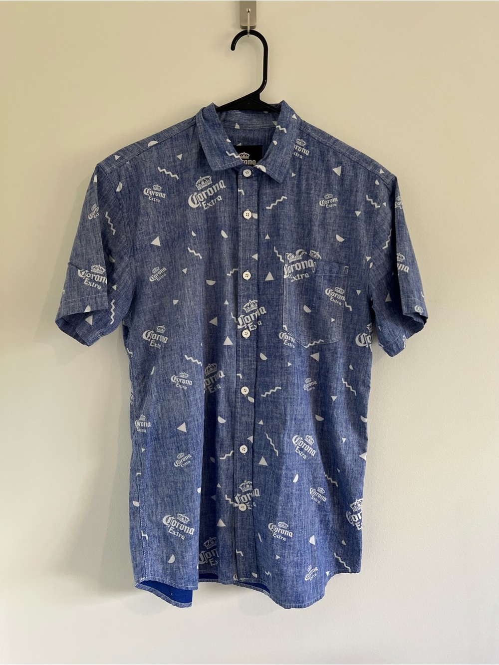 Corona Extra Mens Blue Short-Sleeve Button-Up Shirt